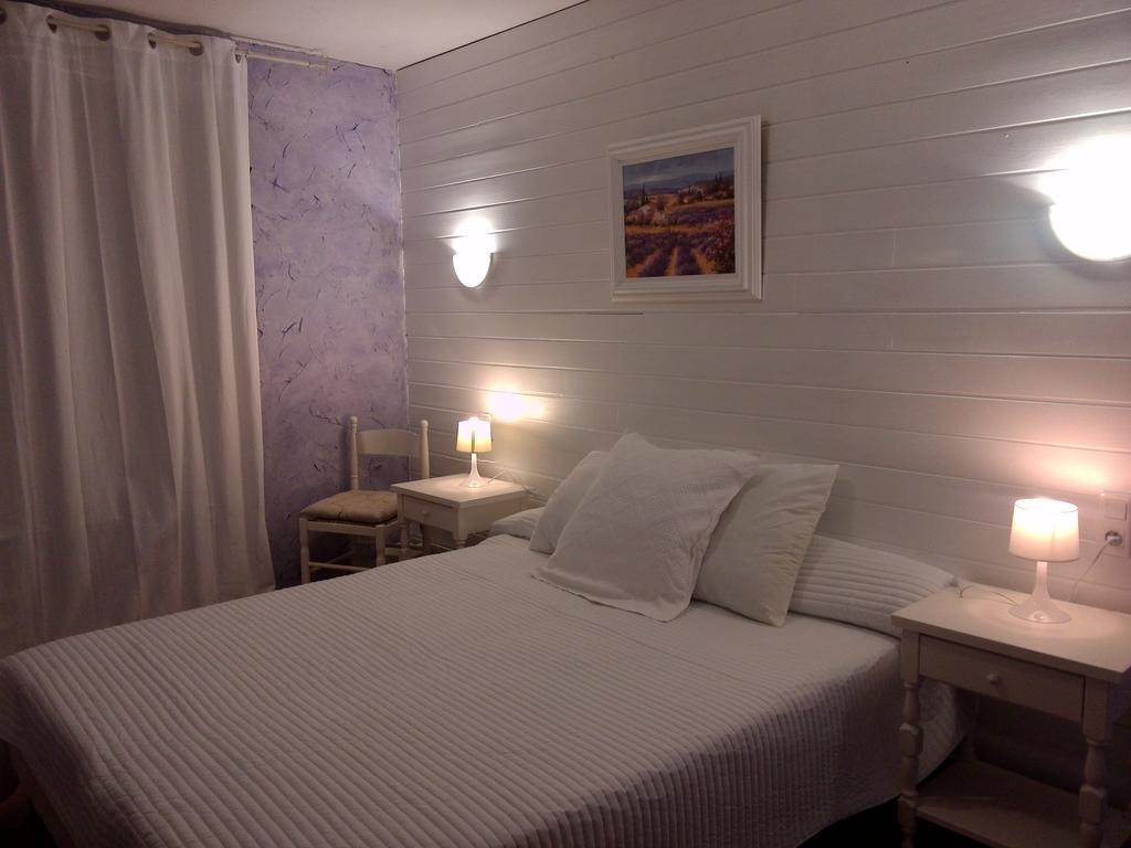 Chez Cecile Hotell Mornas Rum bild