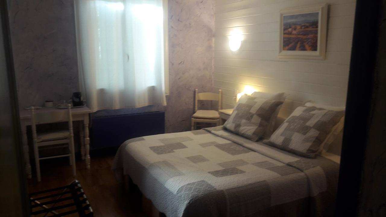 Chez Cecile Hotell Mornas Exteriör bild